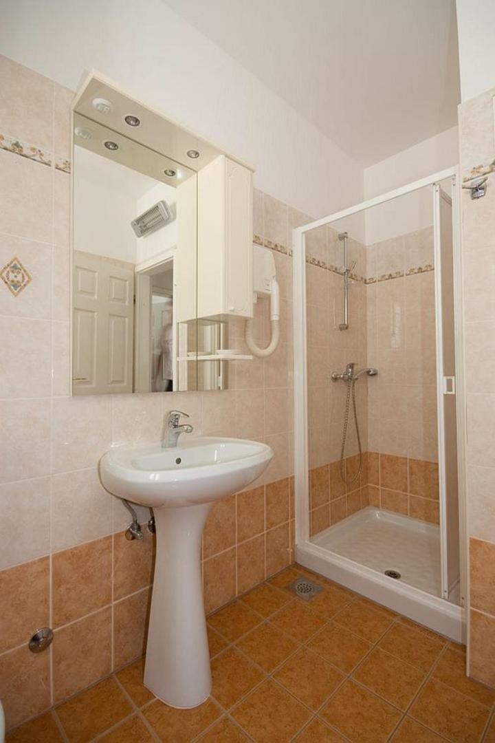 Sunny Adriatic Apartments Valentin เวอร์ซาร์ ภายนอก รูปภาพ